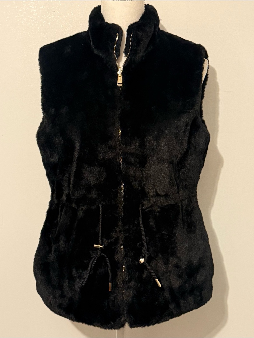 GUESS Women’s Black Faux Fur Full Zip Reversible Vest Size Small